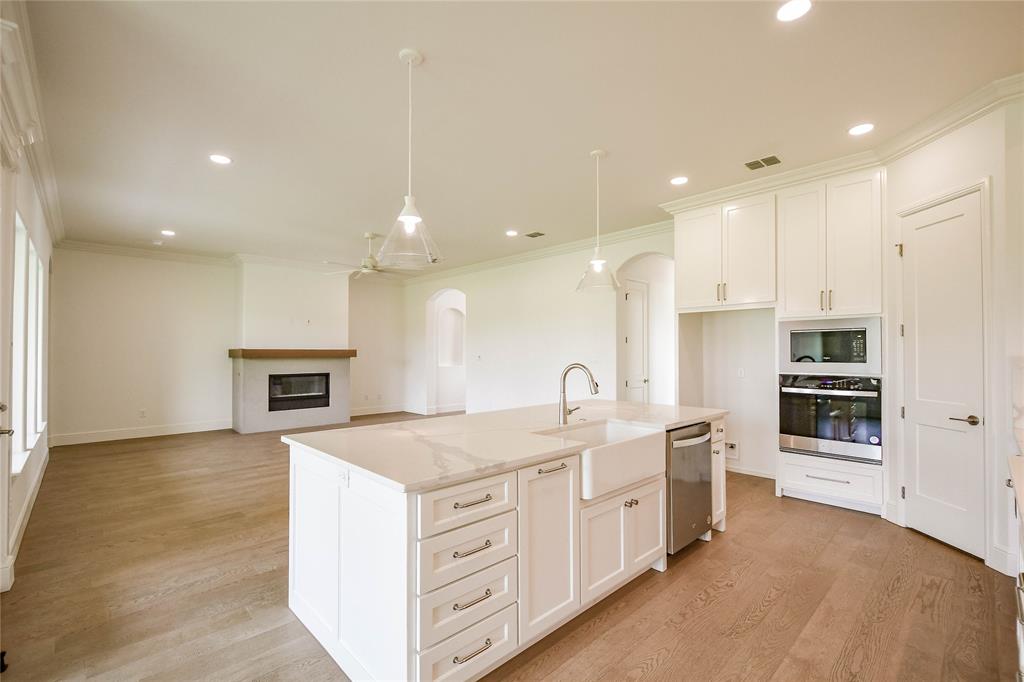 2719 Village Road Granbury, TX 76049 - Photo 10 of 35