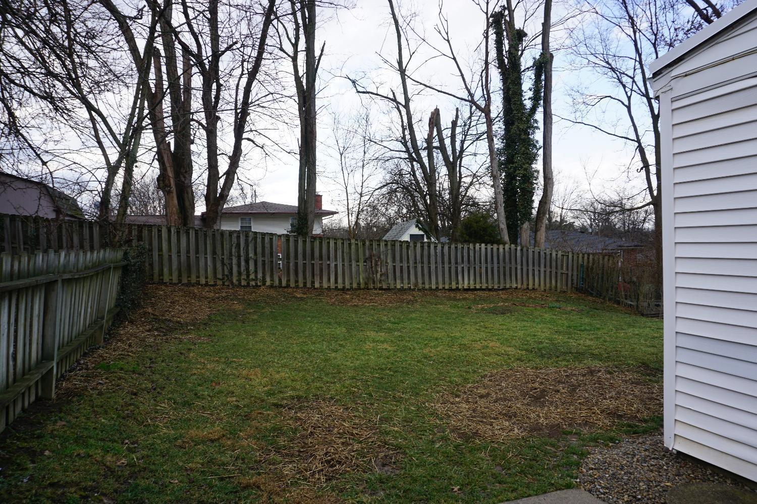 5625 Samver Road Cincinnati, OH 45239 - Photo 4 of 33