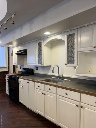 $1,600 | 22 East Main Street, Middletown, NY 10940