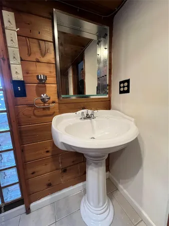 $1,600 | 22 East Main Street, Middletown, NY 10940