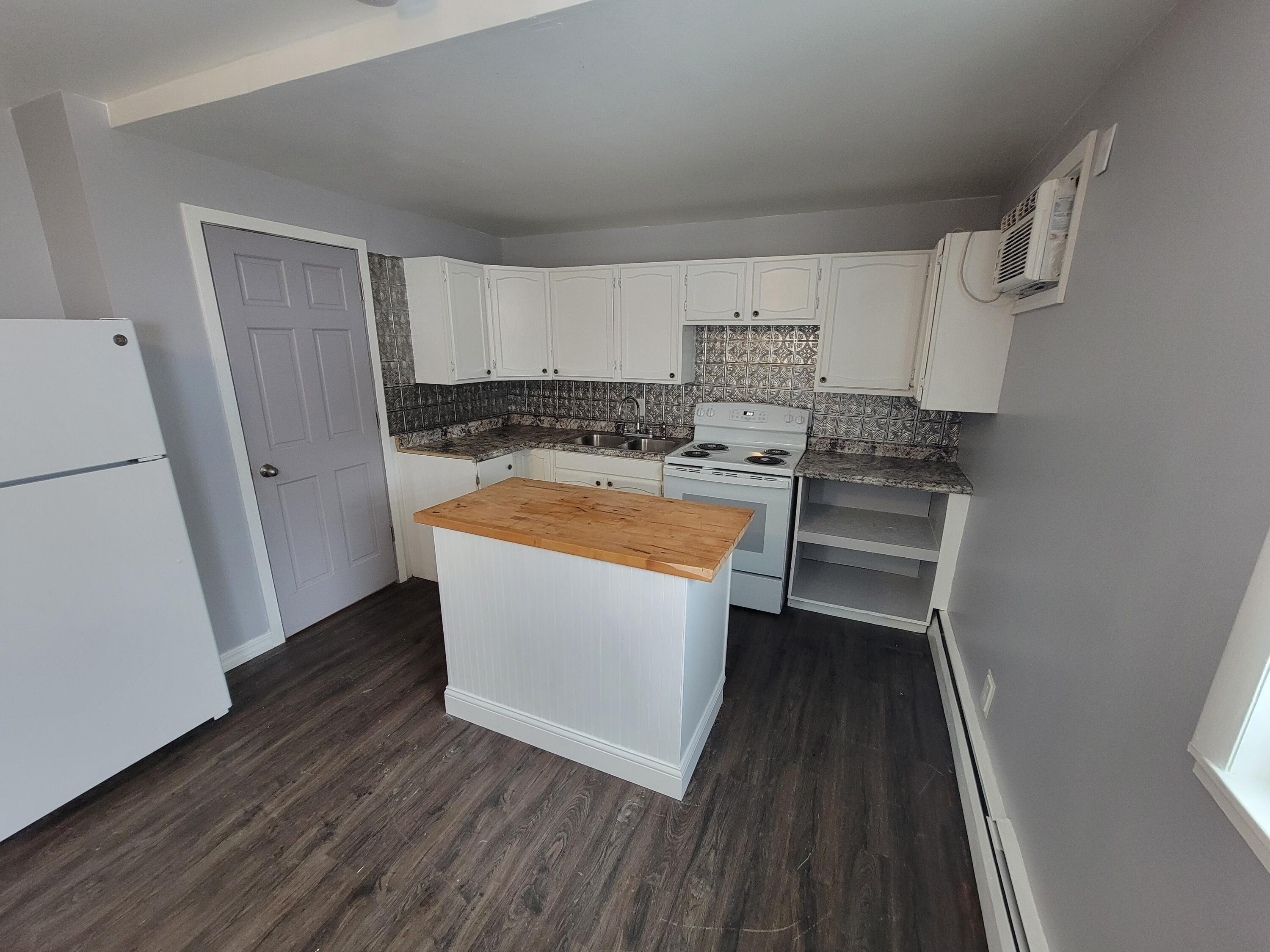 214 Arthur Street Manistee, MI 49660 - Photo 22 of 52 Kitchen 20240119_154323