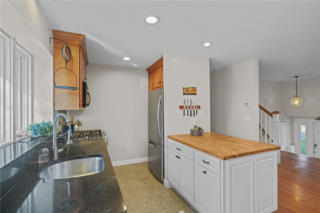 12 Duffield Road Bristol, RI 02809 - Photo 11 of 39