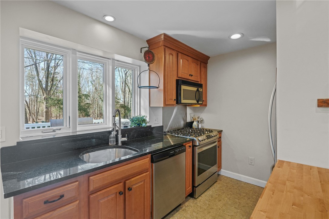 12 Duffield Road Bristol, RI 02809 - Photo 12 of 39