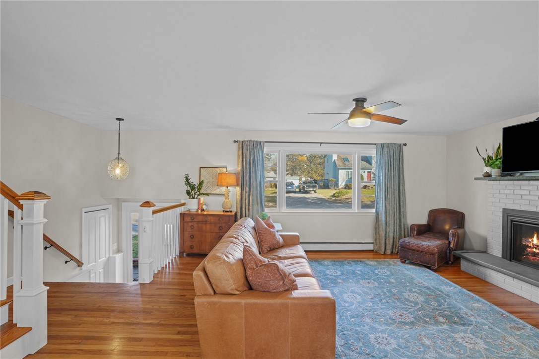 12 Duffield Road Bristol, RI 02809 - Photo 4 of 39