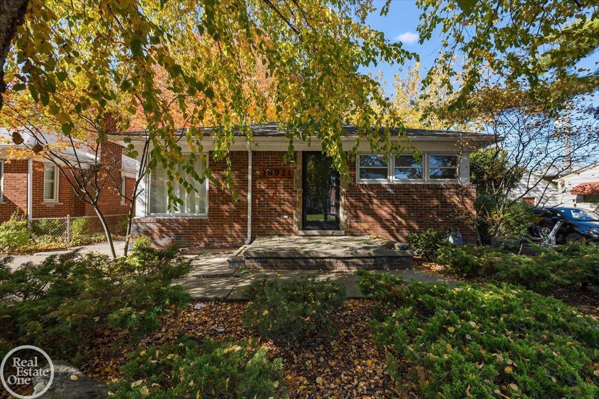 18921 Moon Street Detroit, MI 48236 - Photo 1 of 35