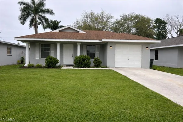 $1,950 | 3417 South Street, Fort Myers, FL 33916