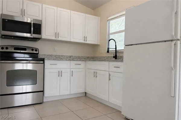 $1,950 | 3417 South Street, Fort Myers, FL 33916