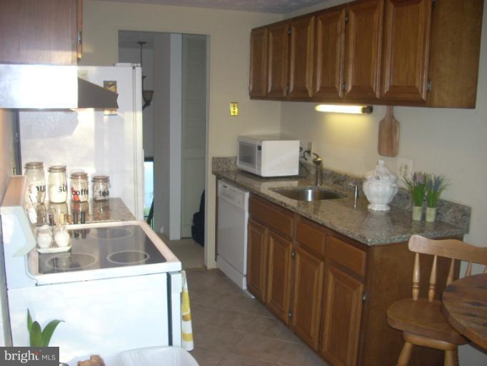 6110 Mantle Road Burke, VA 22015 - Photo 11 of 12 Kitchen