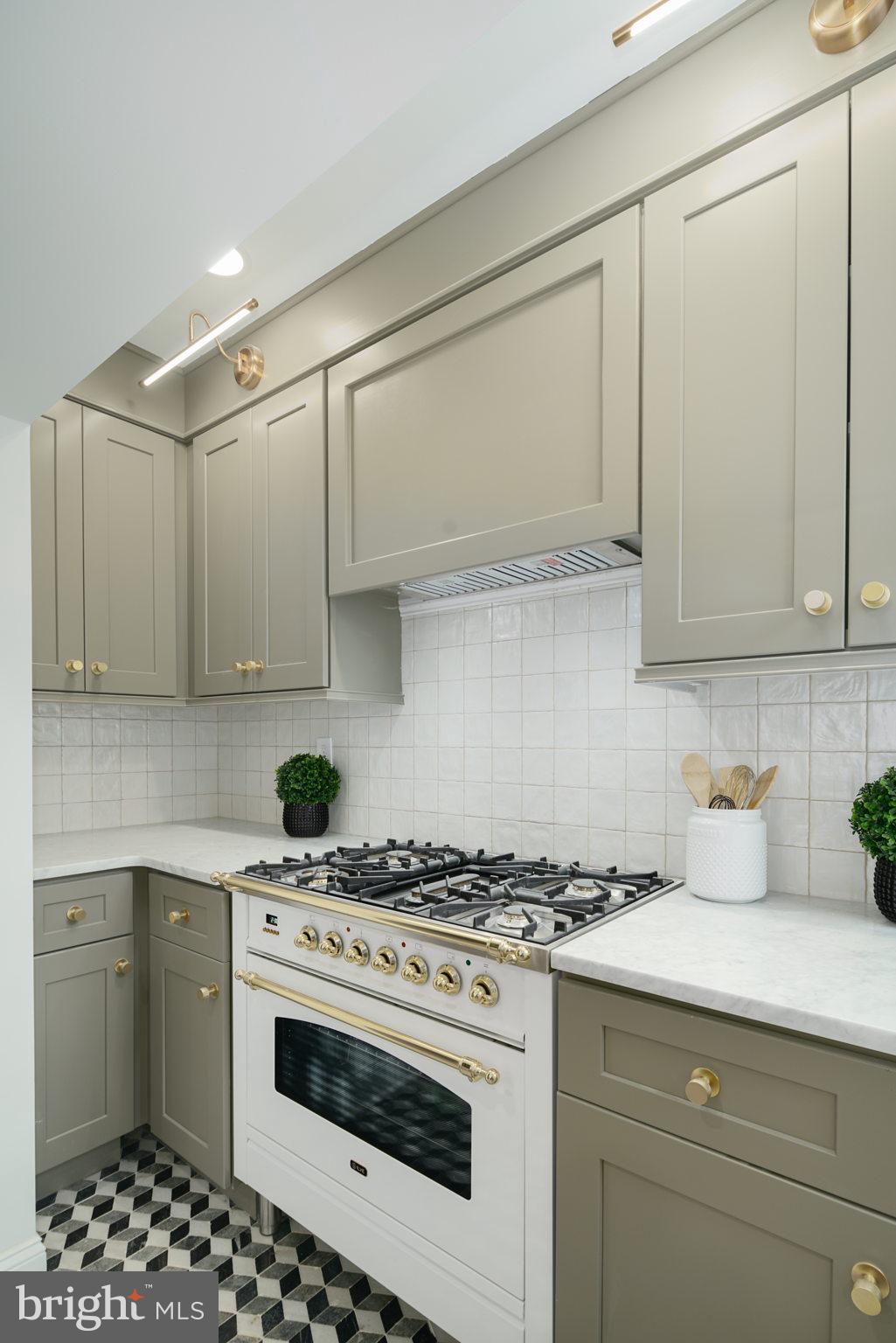 1012 Wharton Street Philadelphia, PA 19147 - Photo 8 of 32