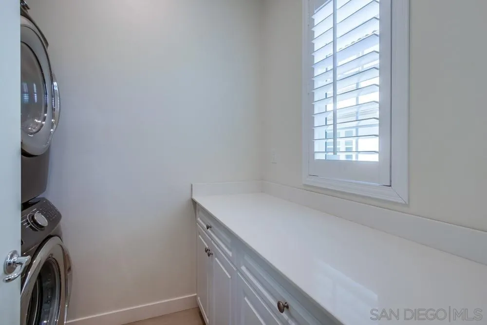 6012 Village Center Loop Road, Unit 38 San Diego, CA 92130 - Photo 20 of 36