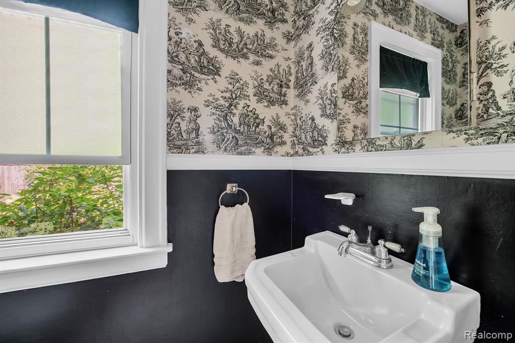 1365 Harvard Road Grosse Pointe Park, MI 48230 - Photo 17 of 44
