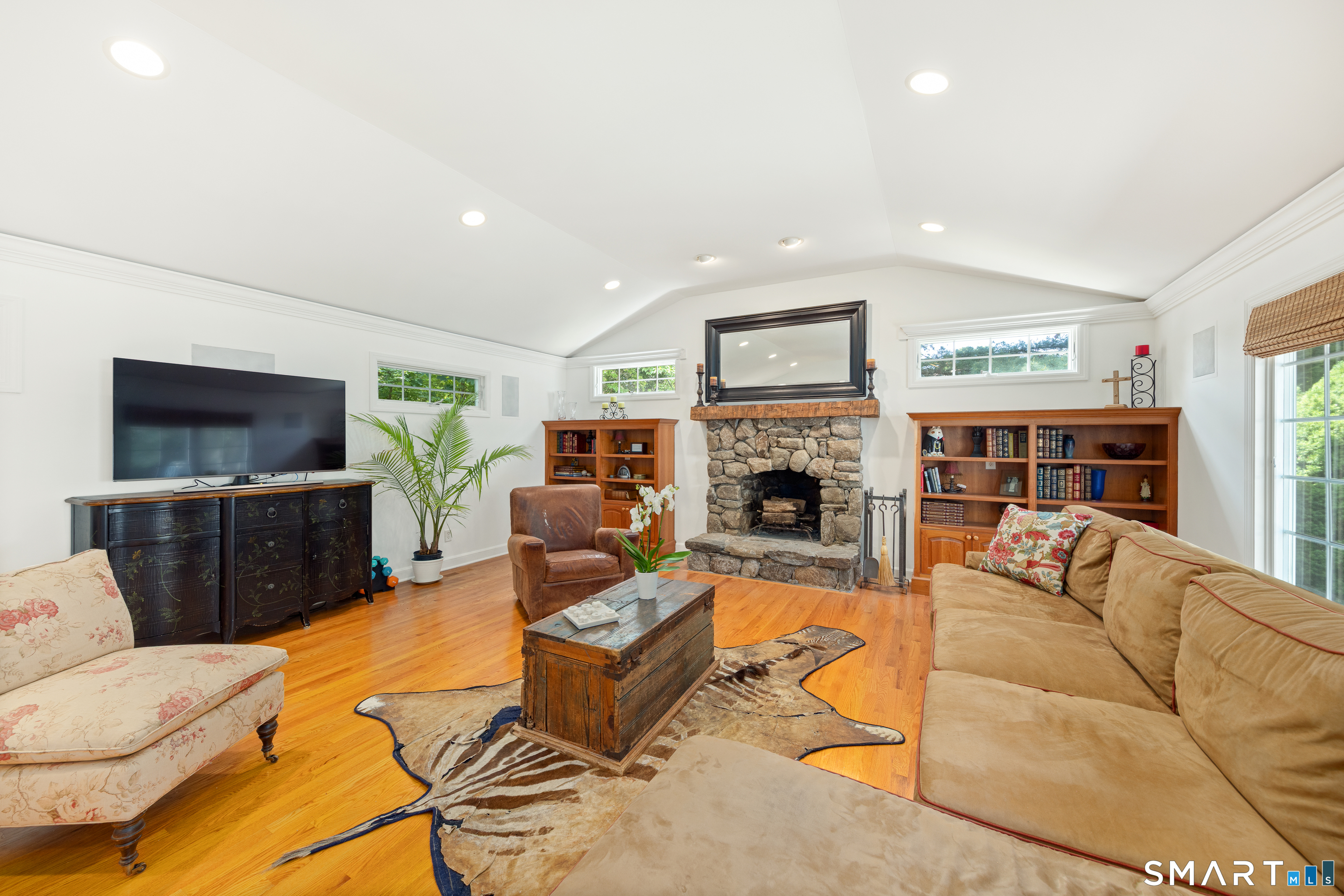 179 Lawrence Road Fairfield, CT 06824 - Photo 15 of 37