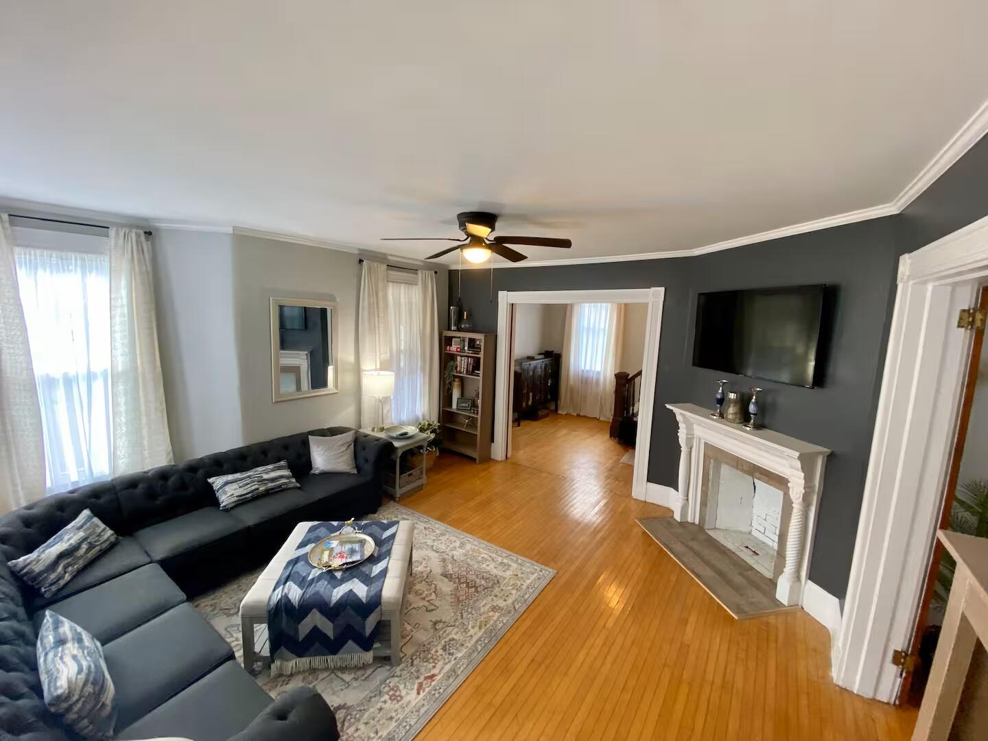 15 Maple Street Bangor, ME 04401 - Photo 3 of 23 2 Living room