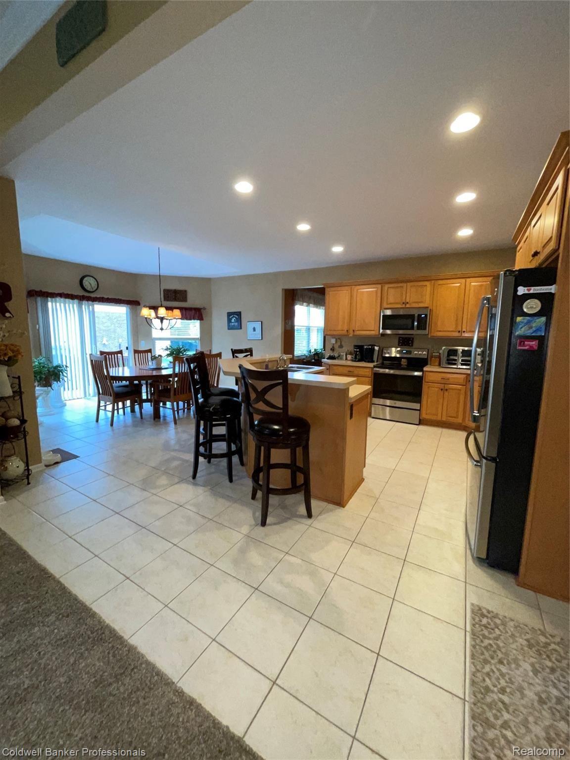 2541 Florence Drive Rochester, MI 48309 - Photo 8 of 33 IMG_3552.JPG