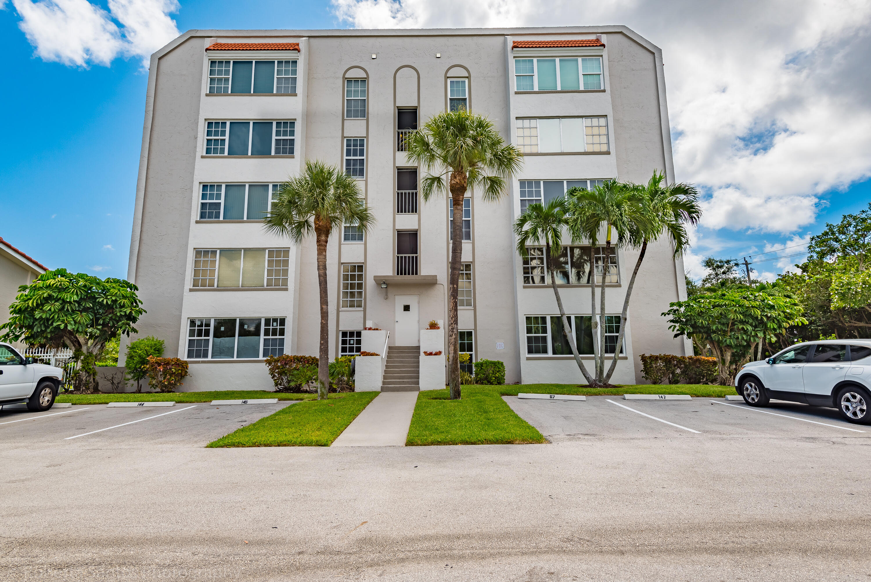 250 Northeast 20th Street, Unit 3210 Boca Raton, FL 33431 - Photo 3 of 26 a view of building with cars parked