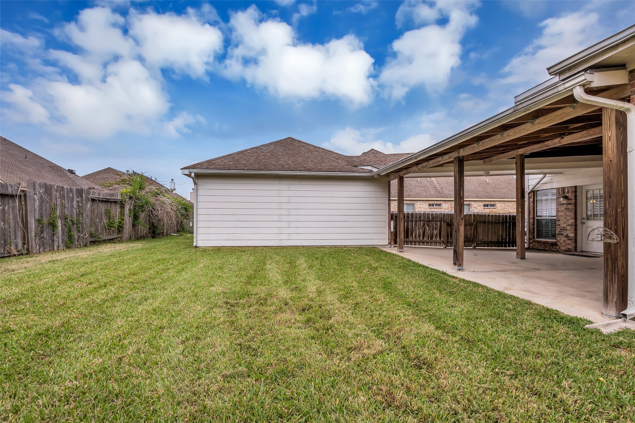 6807 Chapelfield Lane Houston, TX 77049 - Photo 40 of 42 a house view with a garden space