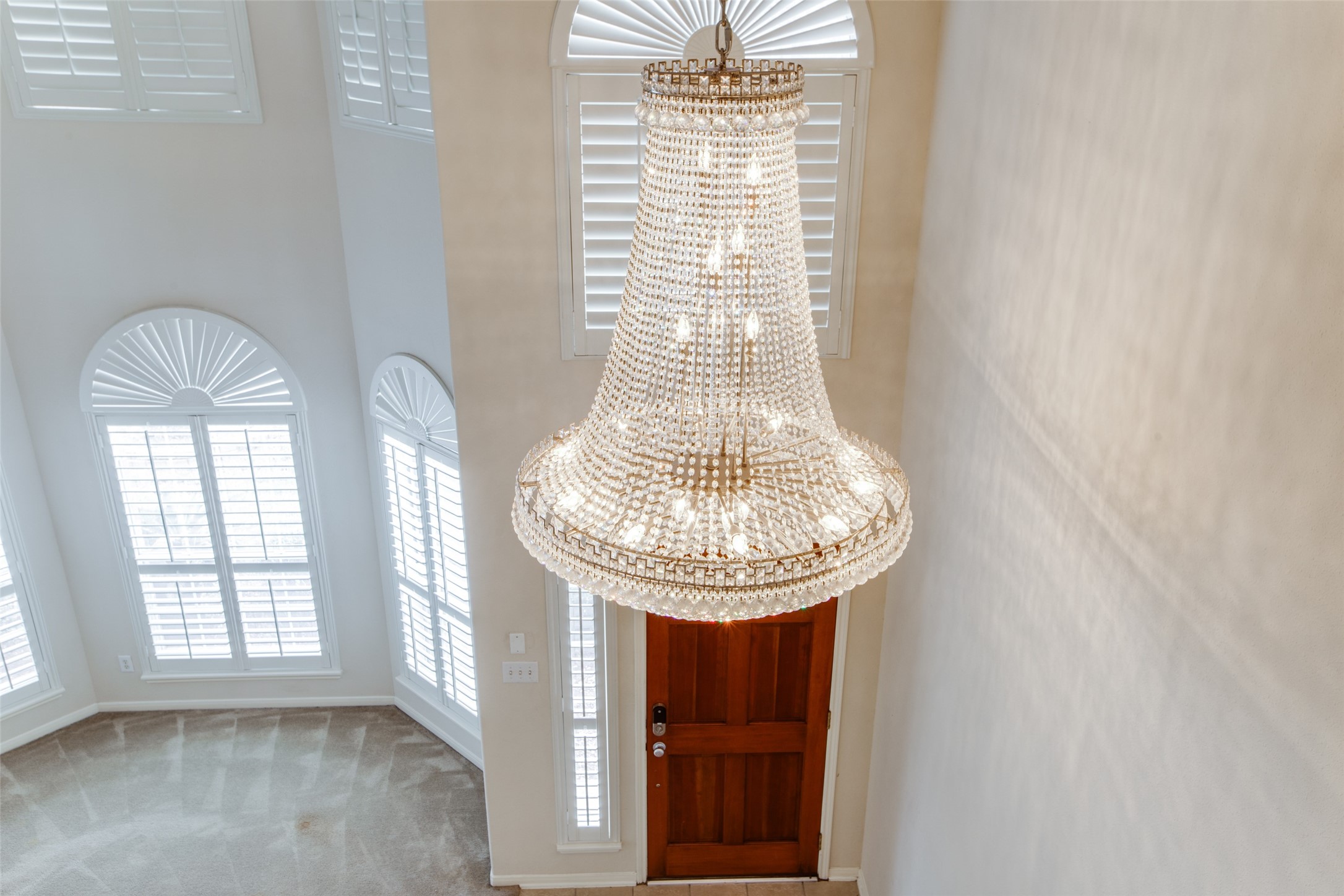 6807 Chapelfield Lane Houston, TX 77049 - Photo 6 of 42 a view of entryway with a chandelier