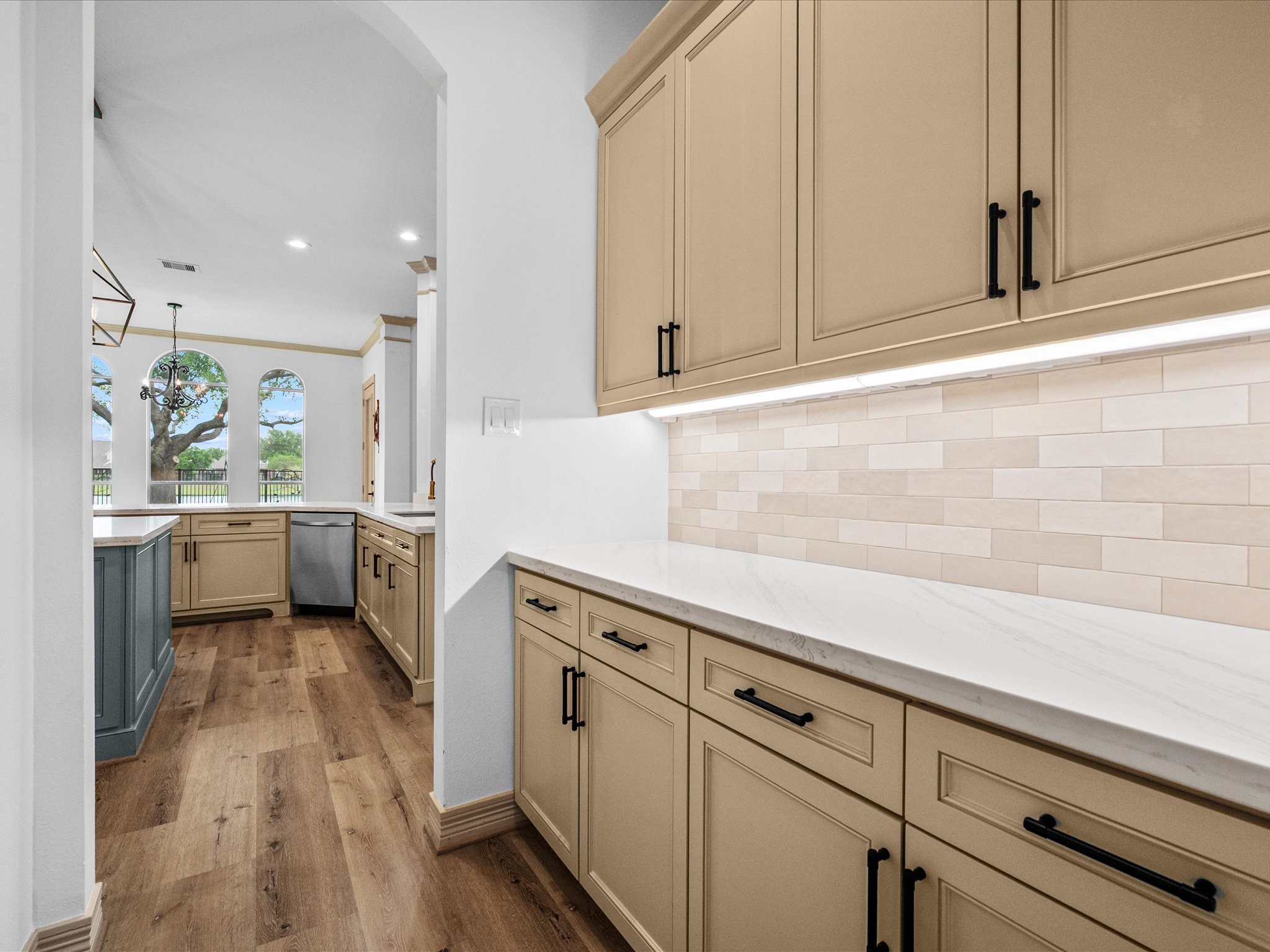11410 Carson Field Lane Cypress, TX 77433 - Photo 15 of 47 Butlers pantry with sleek quartz countertops and elegant design.