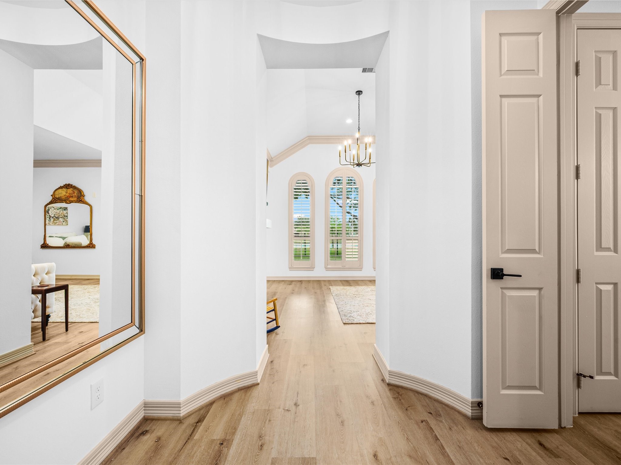 11410 Carson Field Lane Cypress, TX 77433 - Photo 20 of 47 Entering the primary room with a bright entry space.