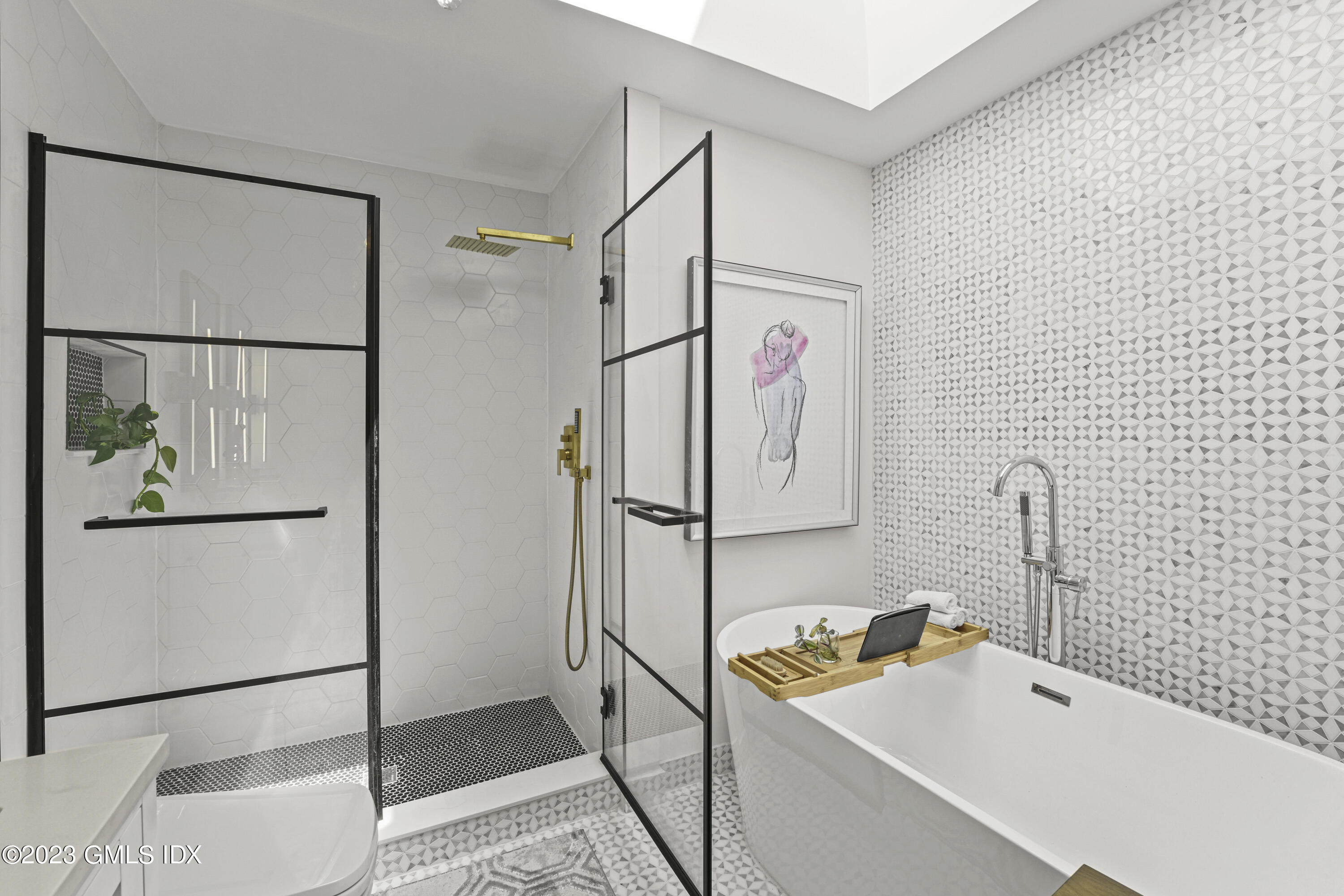 172 Field Point Road, Unit 6 Greenwich, CT 06830 - Photo 17 of 36 a bathroom with a bathtub and a shower