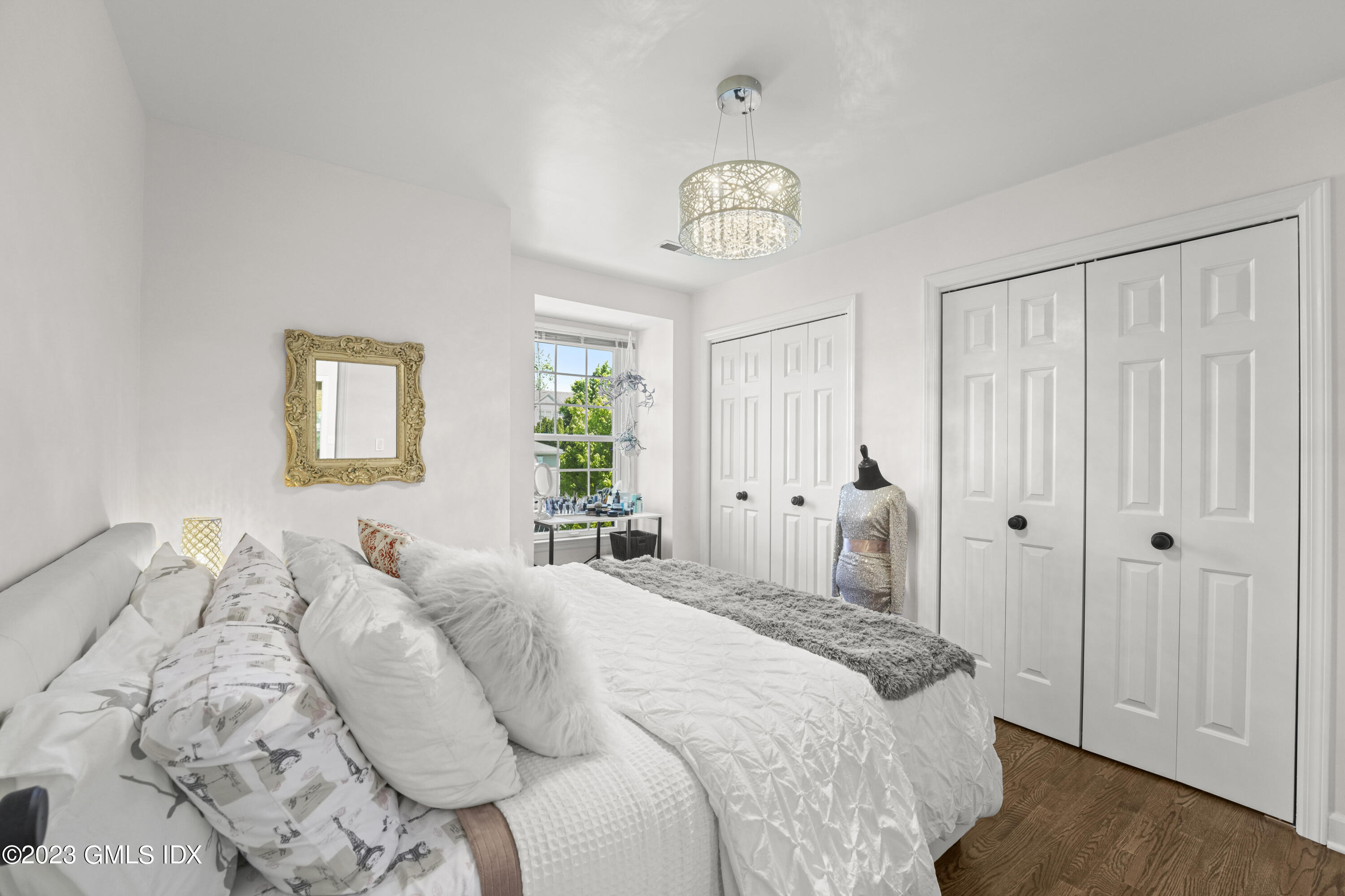 172 Field Point Road, Unit 6 Greenwich, CT 06830 - Photo 18 of 36 a bedroom with a bed and a window