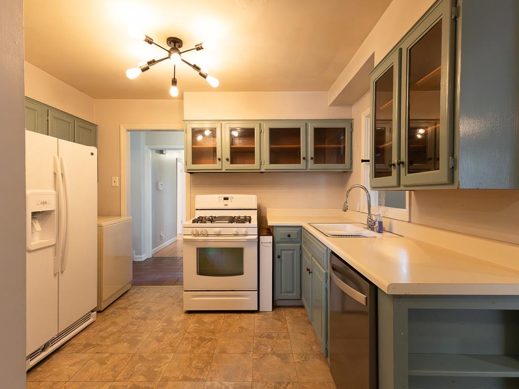 1089 Ivy Road Memphis, TN 38117 - Photo 11 of 32 a kitchen with stainless steel appliances granite countertop a sink stove and refrigerator