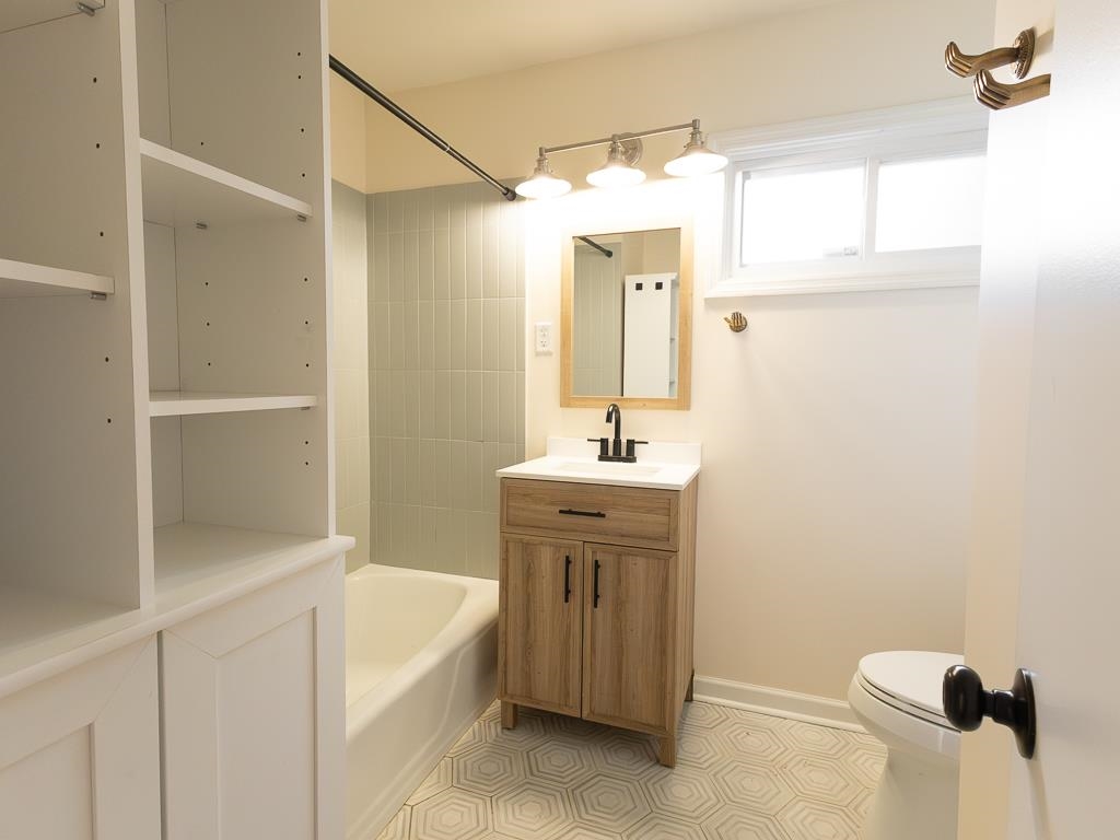 1089 Ivy Road Memphis, TN 38117 - Photo 18 of 32 a bathroom with a sink a toilet and shower