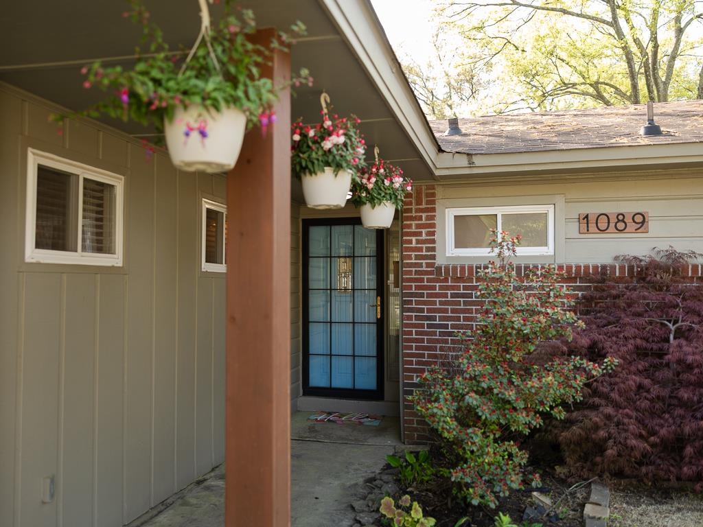 1089 Ivy Road Memphis, TN 38117 - Photo 5 of 32 a front view of a house with a yard