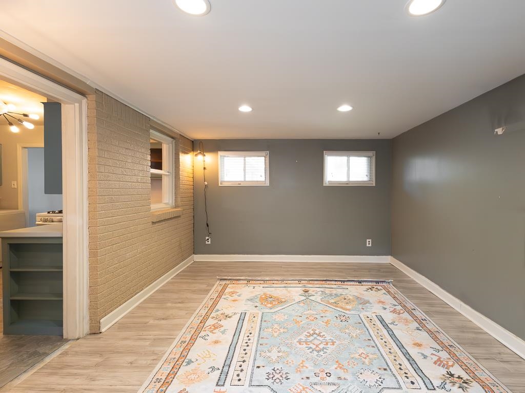 1089 Ivy Road Memphis, TN 38117 - Photo 7 of 32 a view of an empty room