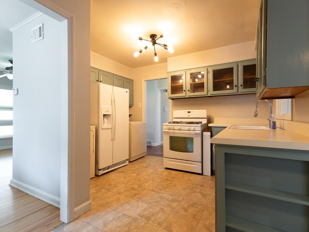1089 Ivy Road Memphis, TN 38117 - Photo 9 of 32 a kitchen with stainless steel appliances granite countertop a stove and a refrigerator