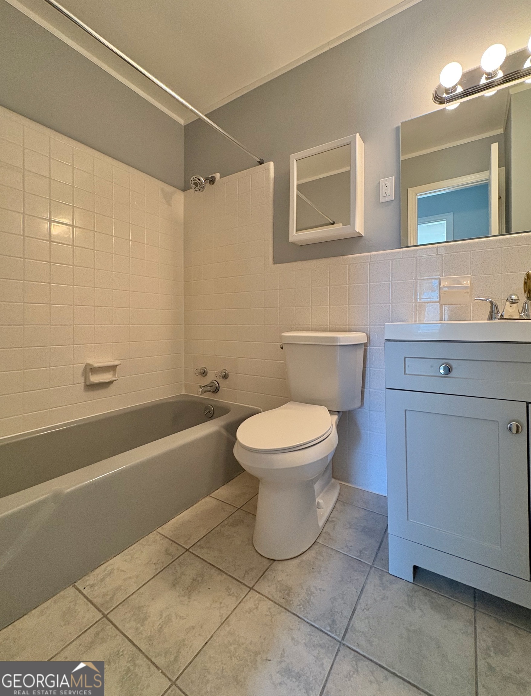404 Magnolia Street Fort Valley, GA 31030 - Photo 10 of 21 a bathroom with a toilet sink and bathtub