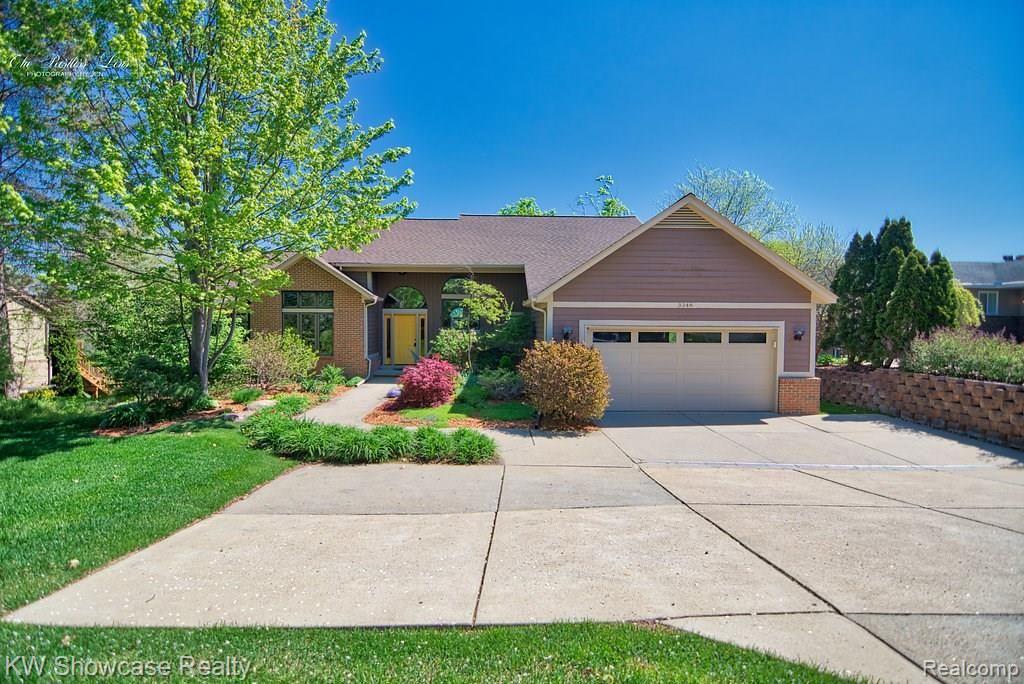 3348 Benstein Road Commerce Township, MI 48382 - Photo 39 of 40 Large driveway for all of your friends and family.
