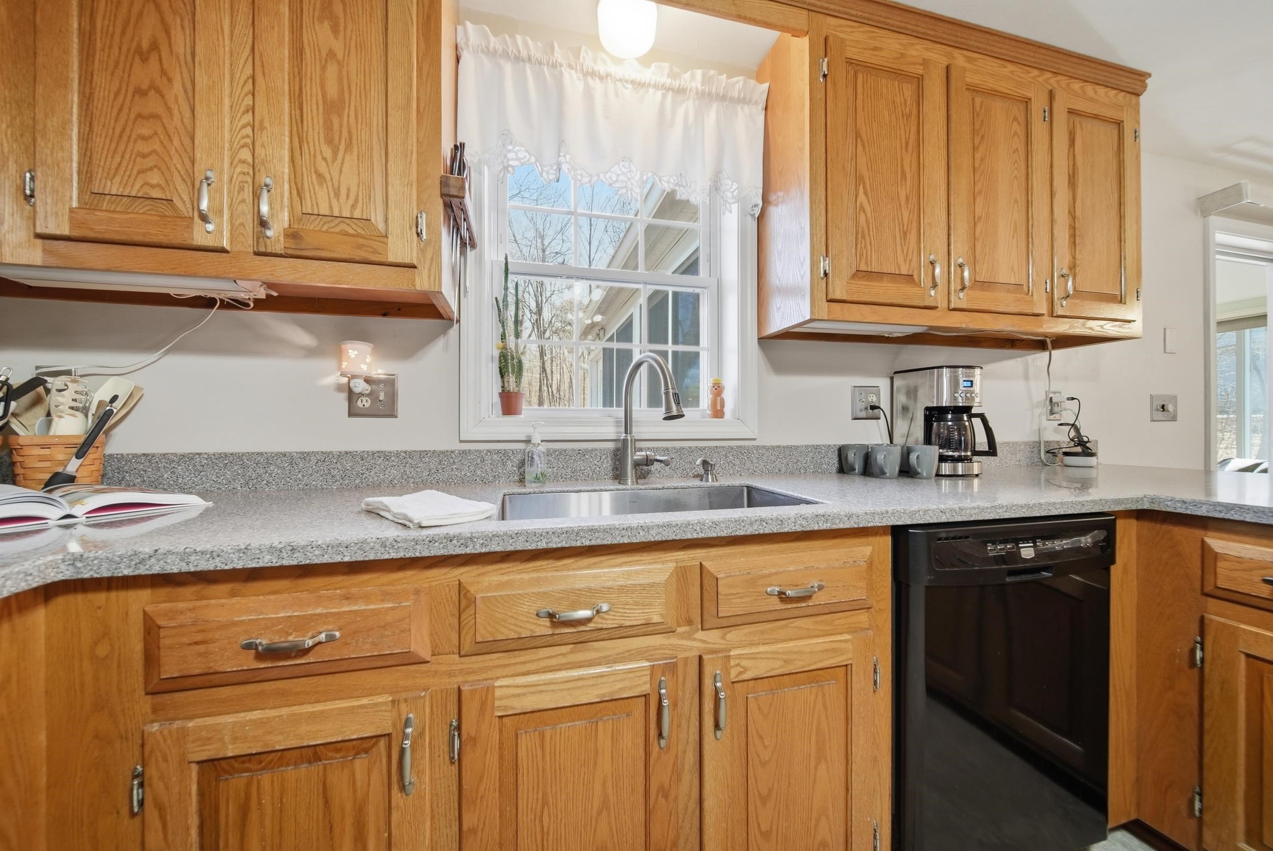 10 Virginia Court Hooksett, NH 03106 - Photo 7 of 34