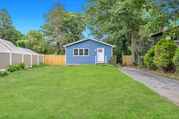 $495,000 | 438 Auborn Avenue, Shirley, NY 11967