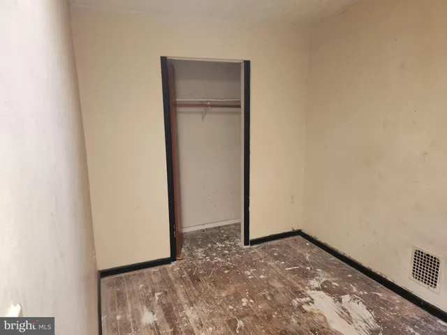 a view of a room with closet and wooden floor