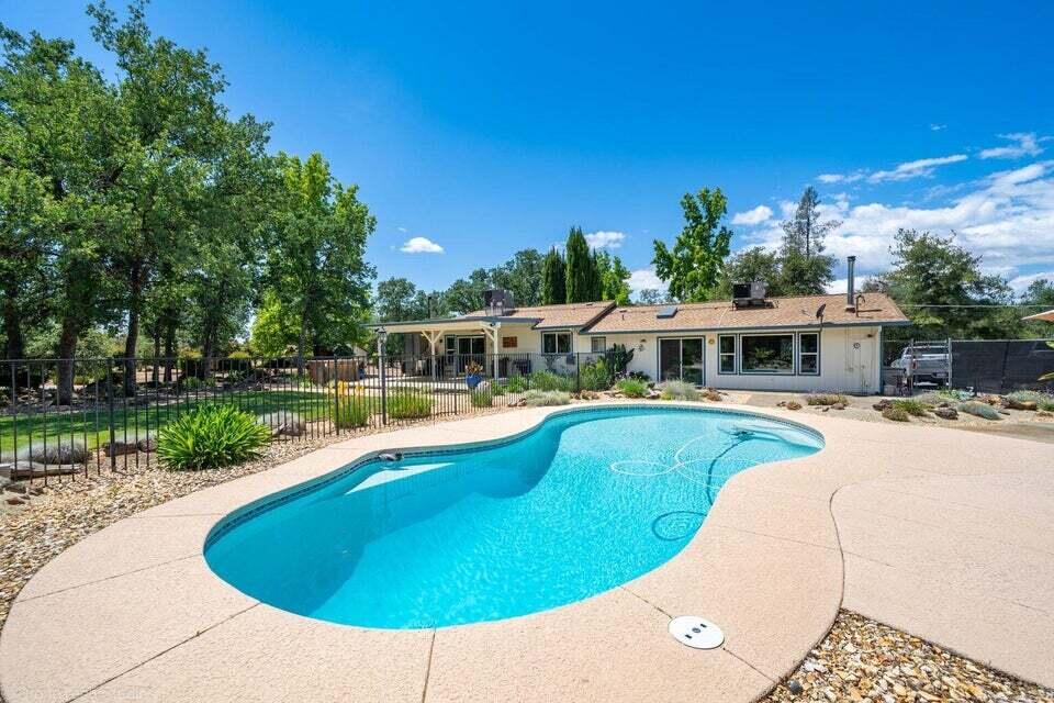 10141 Rd Runner Way Redding, CA 96003 - Photo 2 of 21 10141 Roadrunner Way_