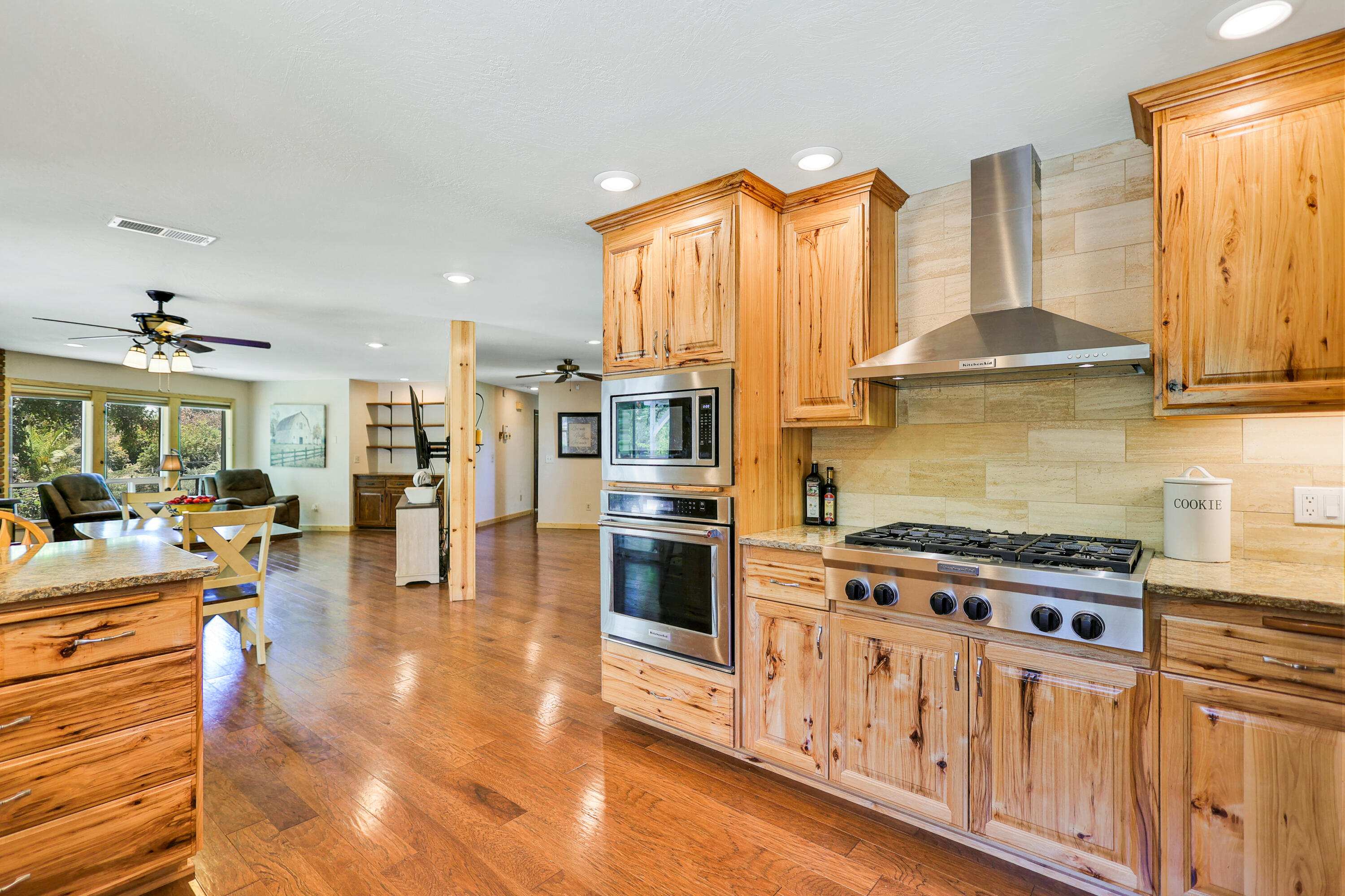 10141 Rd Runner Way Redding, CA 96003 - Photo 5 of 21 13-print-LZ0A0091
