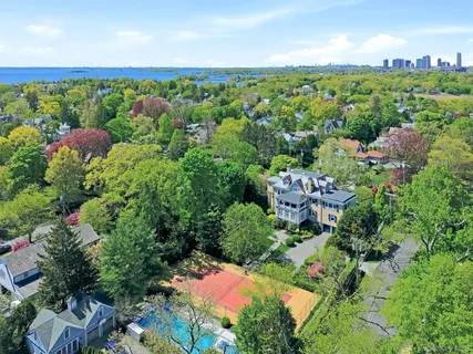 $7,650,000 | 75 Prospect Avenue, Larchmont, NY 10538
