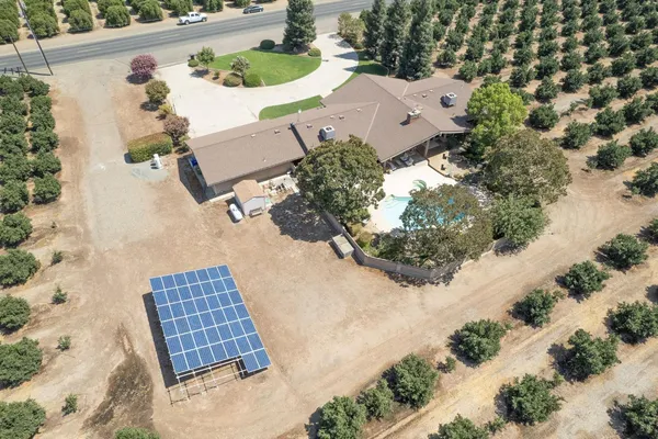 $719,999 | 40561 Road 144, Cutler, CA 93615