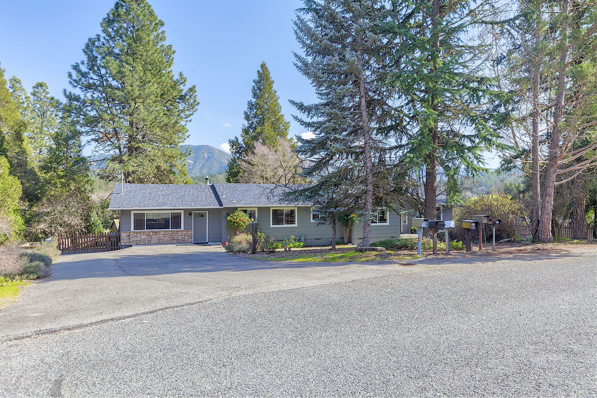 235 Larkin Road Grants Pass, OR 97527 - Photo 3 of 41 54-web-or-mls-235-larkin-rd