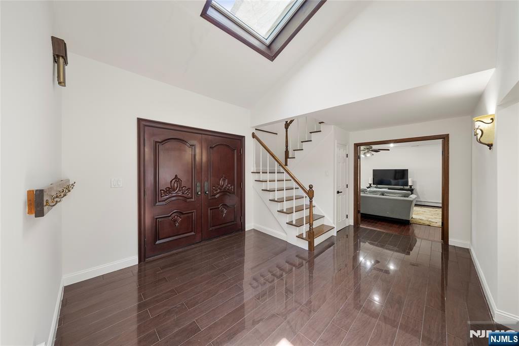 22 Kendrick Street Paramus, NJ 07652 - Photo 5 of 36