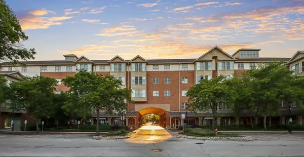 $319,900 | 50 Bokelman Street, Unit 535, Roselle, IL 60172