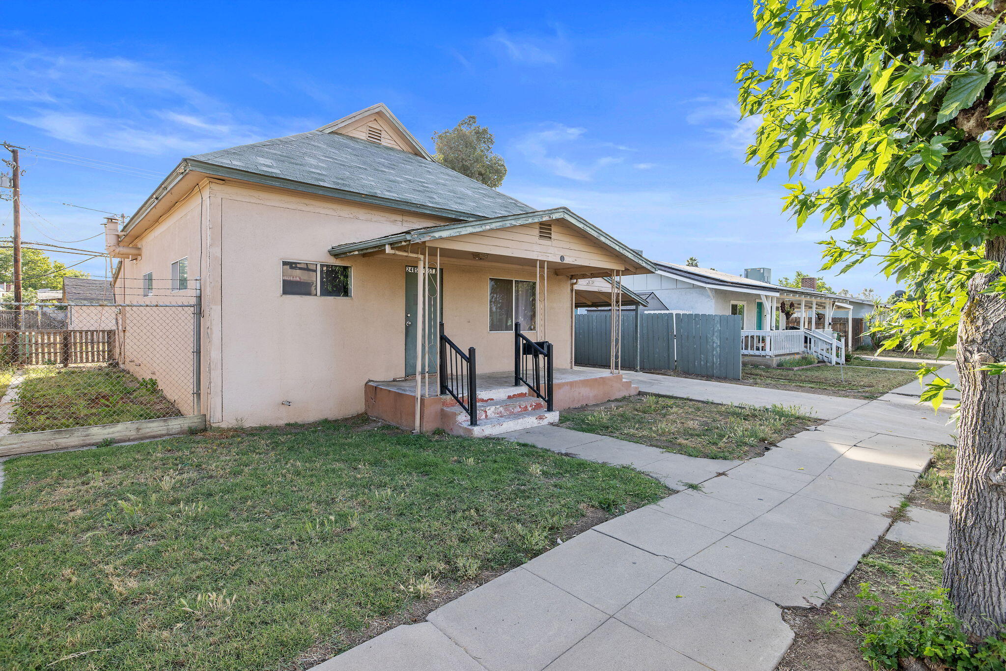 241 South F Street Exeter, CA 93221 - Photo 3 of 34 3-web-or-mls-713A7209