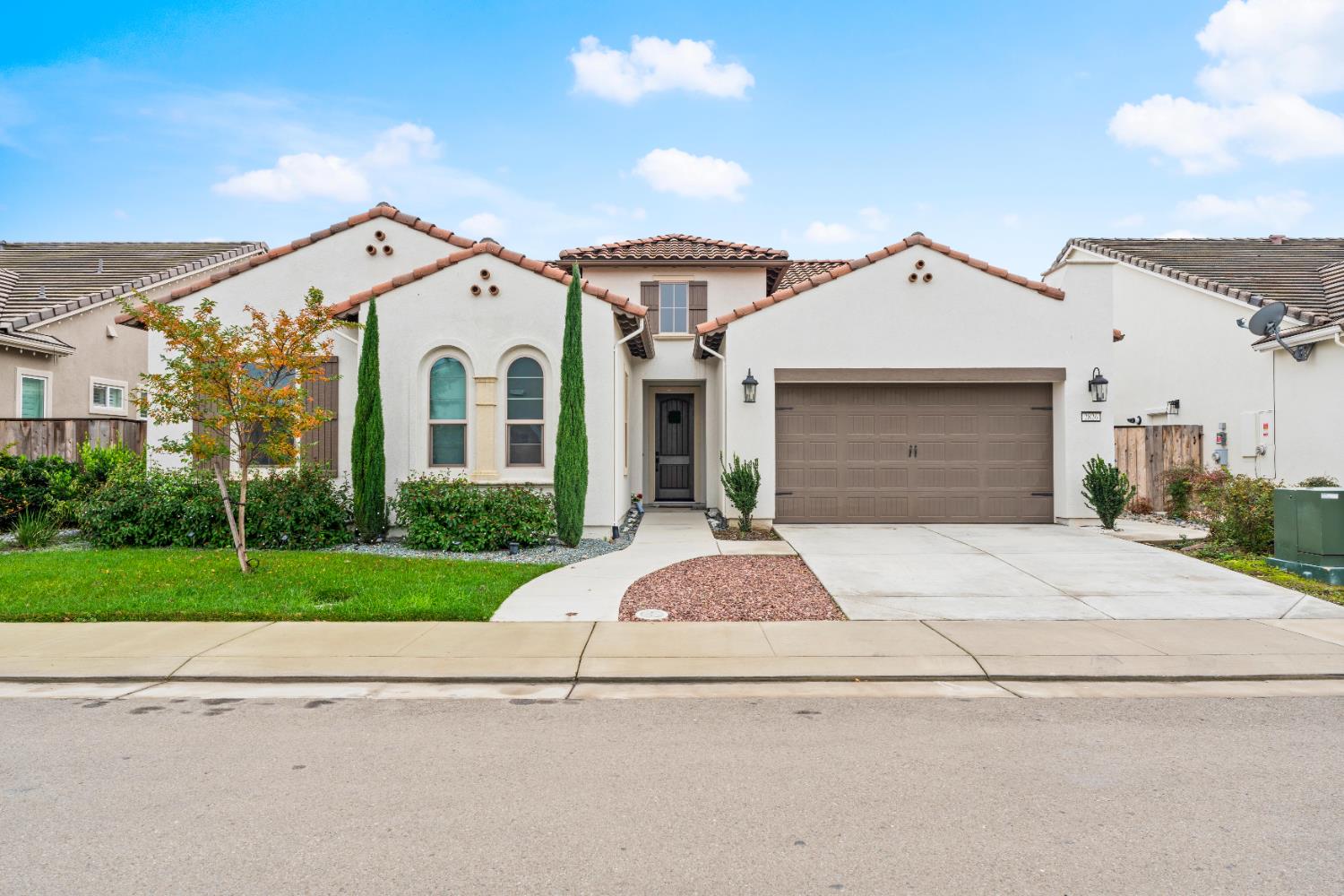 2826 Cameo Street Lodi, CA 95242 - Photo 11 of 52 a front view of a house with garden