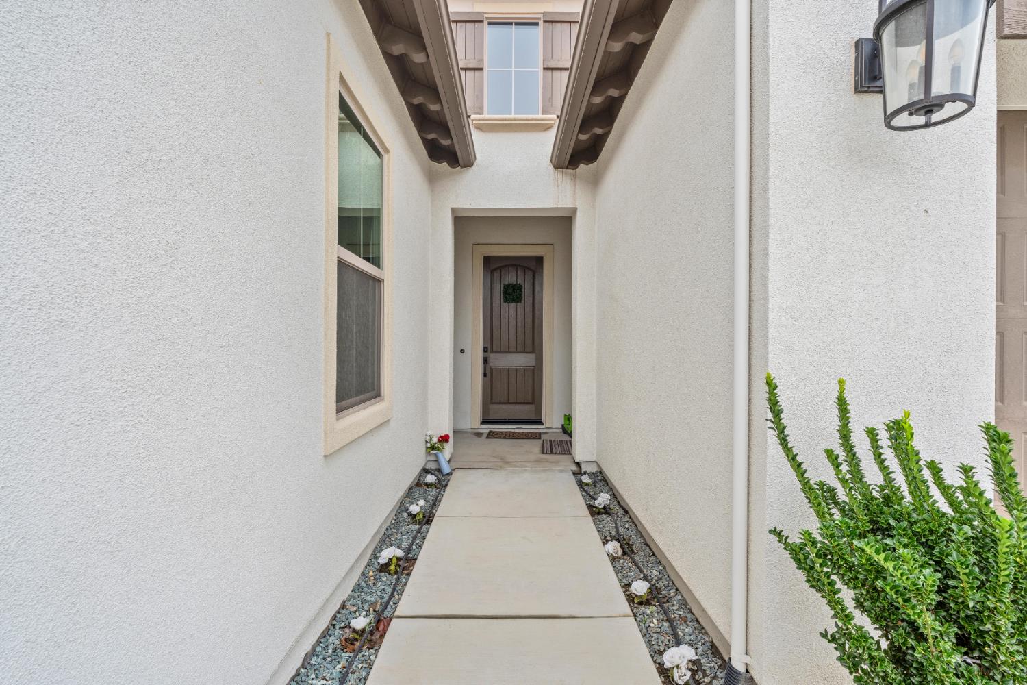 2826 Cameo Street Lodi, CA 95242 - Photo 15 of 52 a view of a hallway with entryway