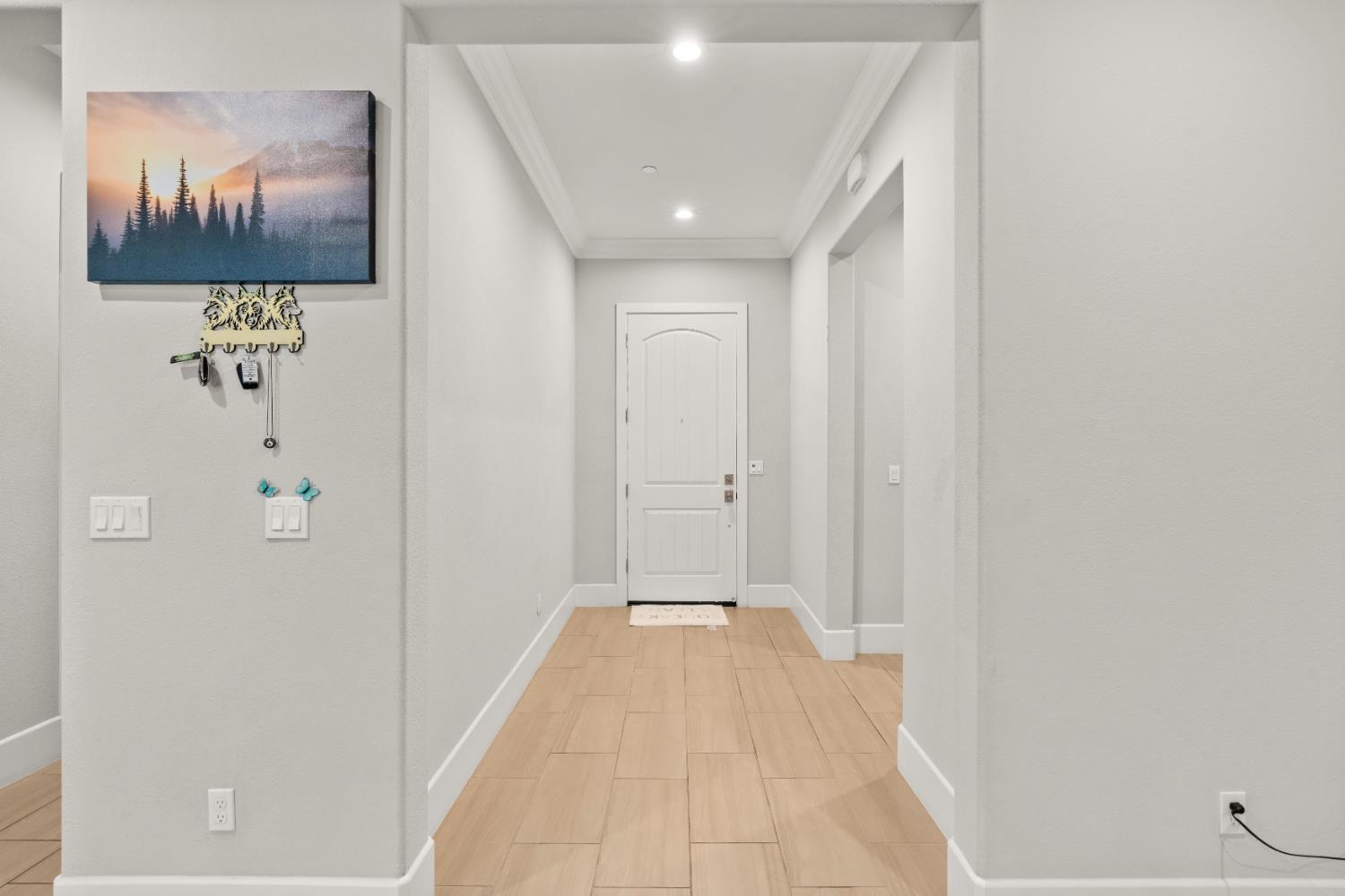 2826 Cameo Street Lodi, CA 95242 - Photo 16 of 52 a view of a hallway with workspace