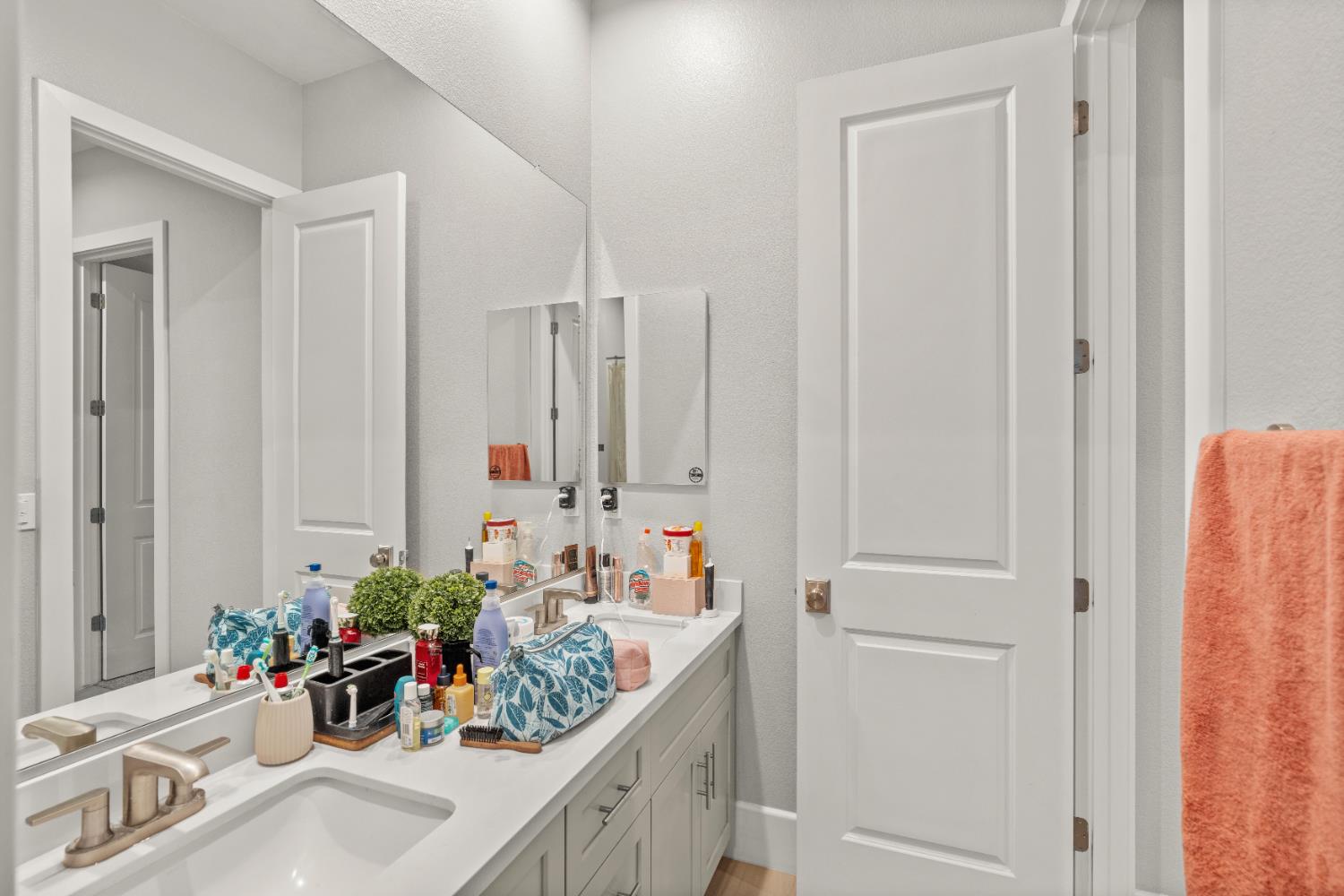 2826 Cameo Street Lodi, CA 95242 - Photo 27 of 52 a bathroom with cabinets and a sink
