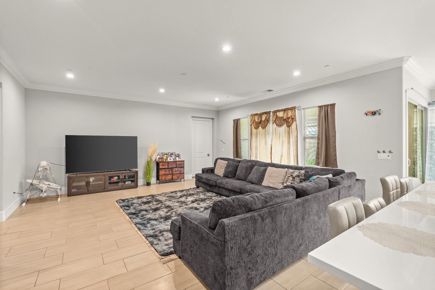 2826 Cameo Street Lodi, CA 95242 - Photo 31 of 52 a living room with furniture and a flat screen tv