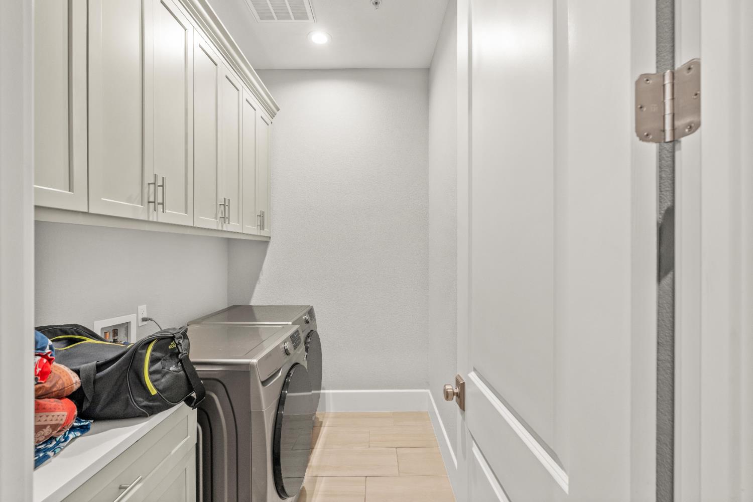 2826 Cameo Street Lodi, CA 95242 - Photo 41 of 52 a utility room with dryer and washer