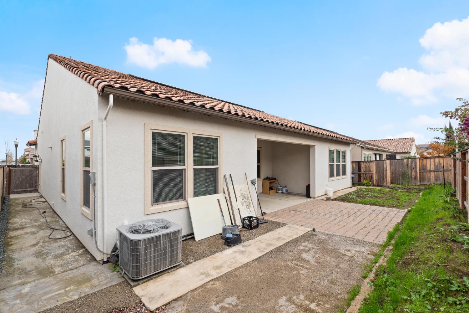 2826 Cameo Street Lodi, CA 95242 - Photo 50 of 52 a front view of a house with garden